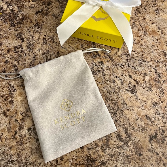 Kendra Scott Gift Box Set - Picture 2 of 4